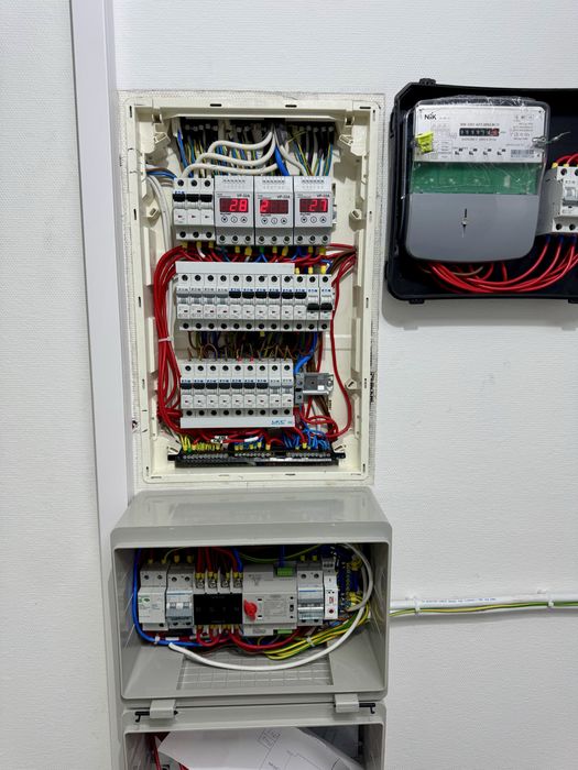 Встановлення інверторів , генераторів , станцій живлення  ДБЖ ИБП Deye