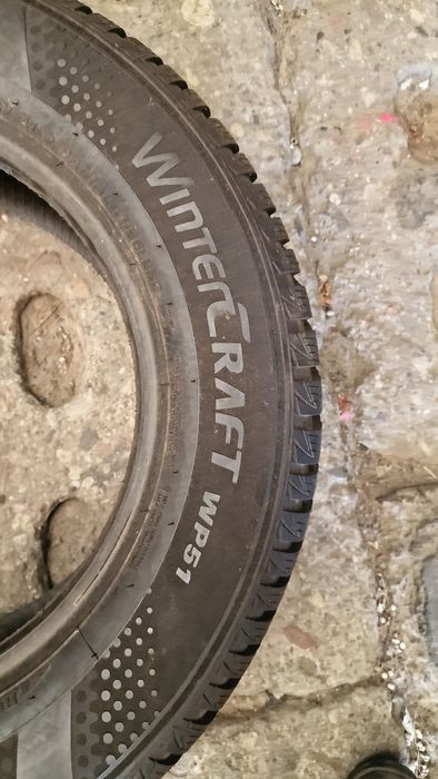 215/65r16 Kumho WinterCraft WP51 98H