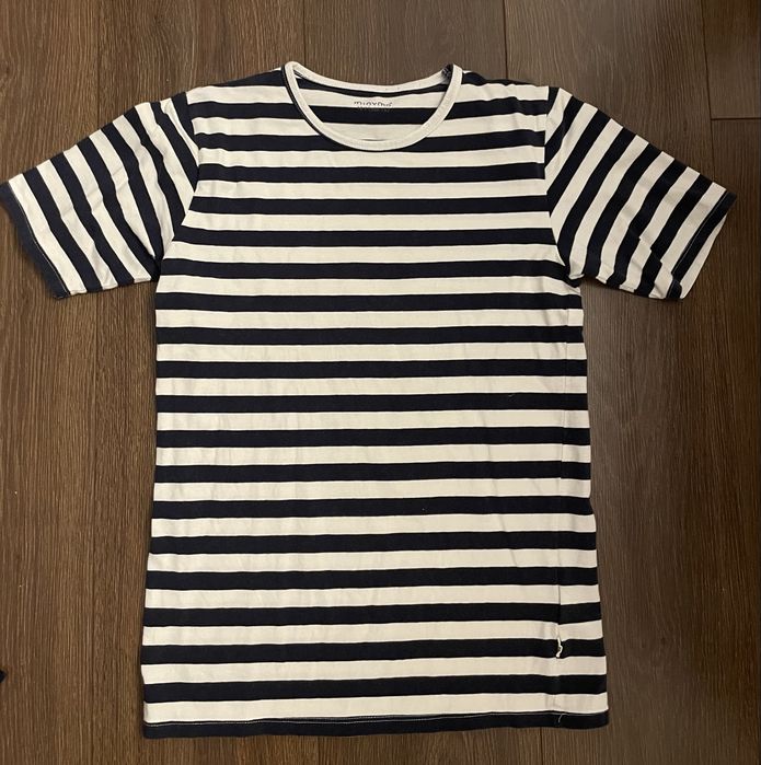 T-shirt w granatowo biale paski r.152