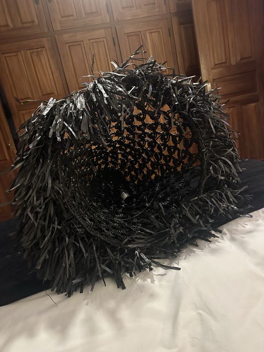 Candeeiro preto em cone