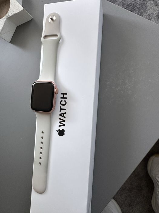 Apple Watch SE / 42mm / Złoty / Stan BDB