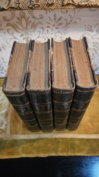 4 Livros de Luiz de Camões 
Romance Histór