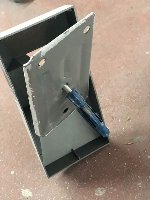 suporte metálico para TV e DVD de parede