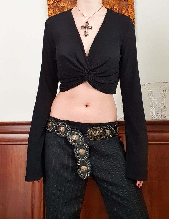 Czarny crop top na długi rękaw