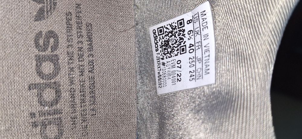 Sapatilhas cinzentas Adidas em pele