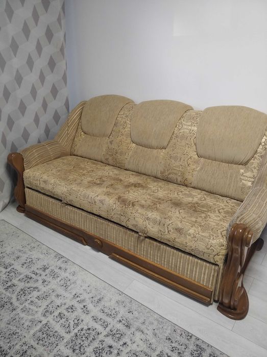 Розкладний диван із дубовим деревом