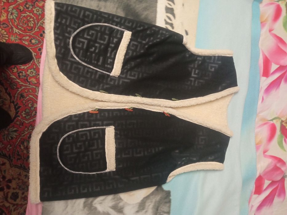 //// безрукавка ///