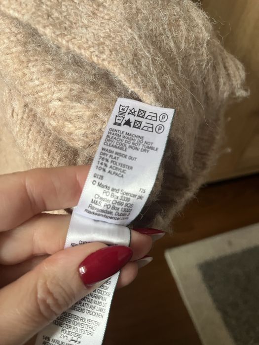 Beżowy sweter wełniany alpaca warkoczowy splot
