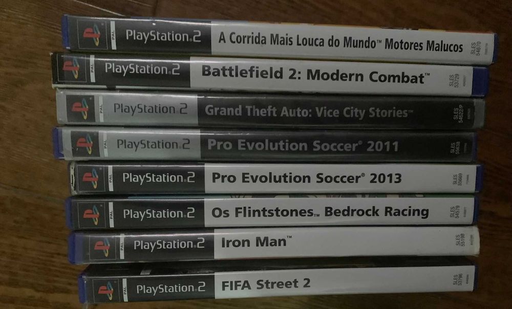 PS2 Slim com dois comandos