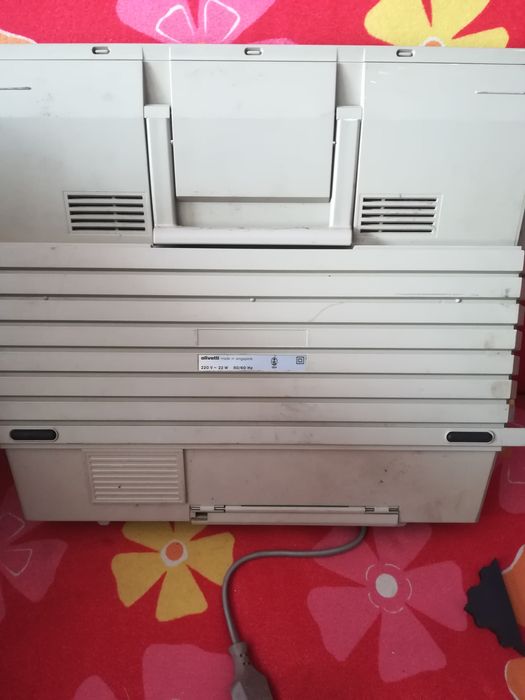 Máquina de escrever antiga Olivetti et personal 55