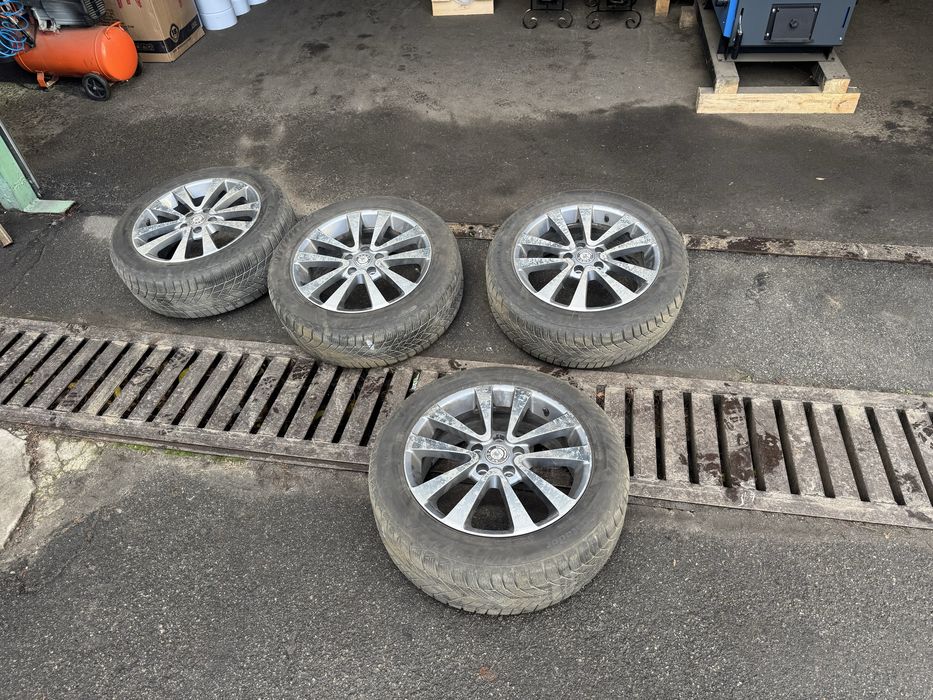 Продам зимові шини R17 комплект 4шт