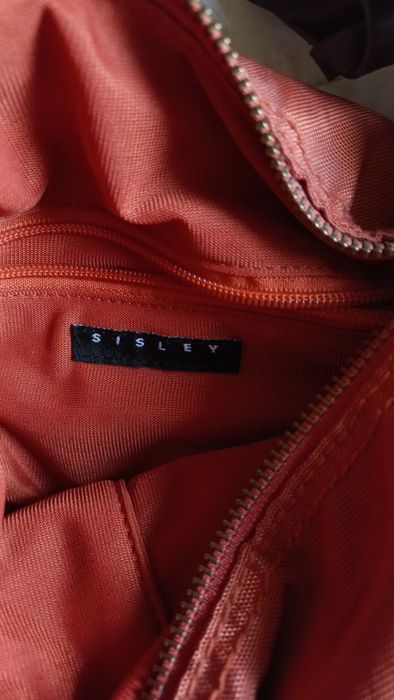 Mala tiracolo marca Sisley, alça regulável, cor de tijolo alaranjado