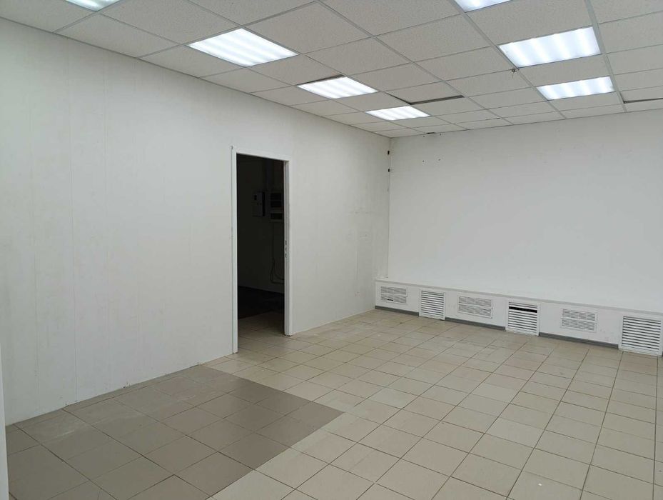 Оренда магазин 54м2 Академіка Вальтера 7.