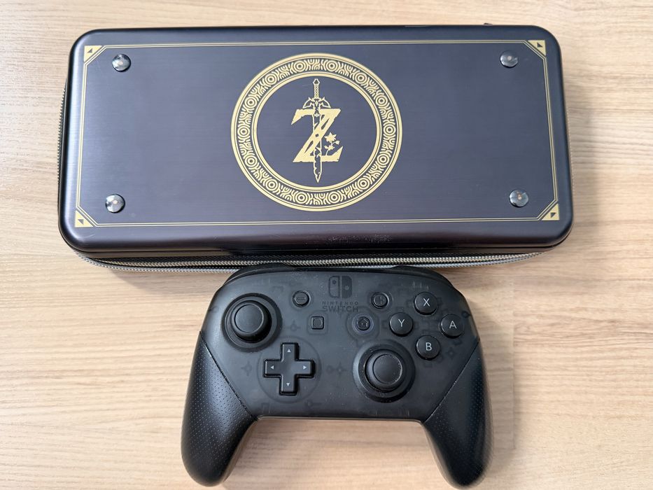 Nintendo Switch OLED v2 + Pad Controller Pro + Karta 256 GB + Etui