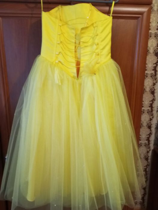 Чарівнк плаття для дівчинки.