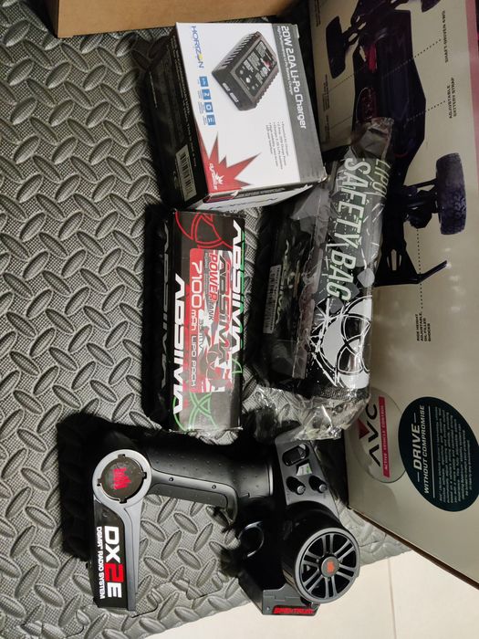 Carro telecomandado bateria NOVO Ford raptor 1/10 4x4 brushless