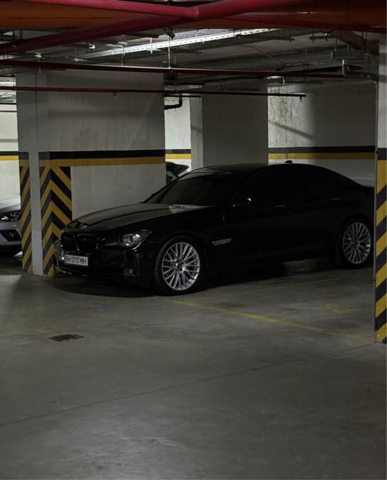 В машину вкладено дуже багато часу, друга машина в сім‘ї. Стан близький до ідеалу. Ходова, ланцюг замінений, тормозні діски, турбіни, сажовий фільтр, підвісний, прокладки, всі резиночки, все що можно було обслужене і замінено. Діски 21-го діаметру стан нових, нова резина, є діски 19-ті на зимній резині. Машина стоїть в теплому паркінгу. Кого цікавить можу показати всю історію обслуговування. Прошу халявщиків не турбувати, можливий обмін на бус грузовий з моєю доплатою або ключ в ключ