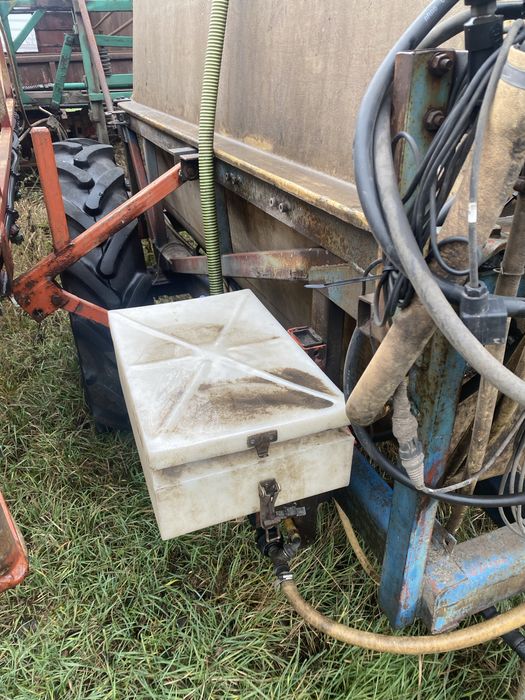 ОП2000 обприскувач причіпний