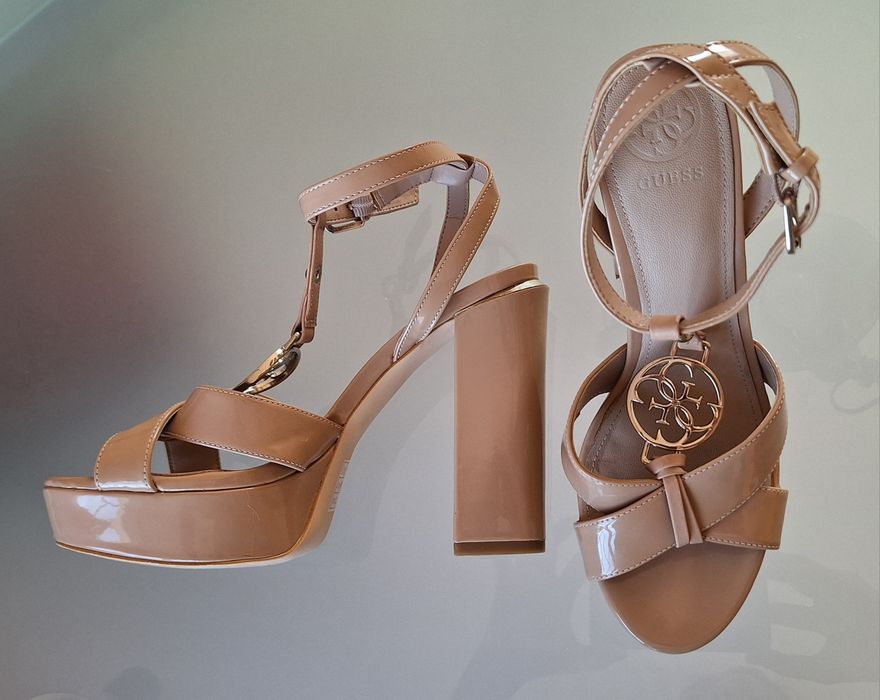 Sapatos bege (Guess)