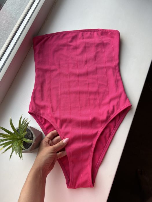 Новий суцільний яскравий купальник спільний злитний