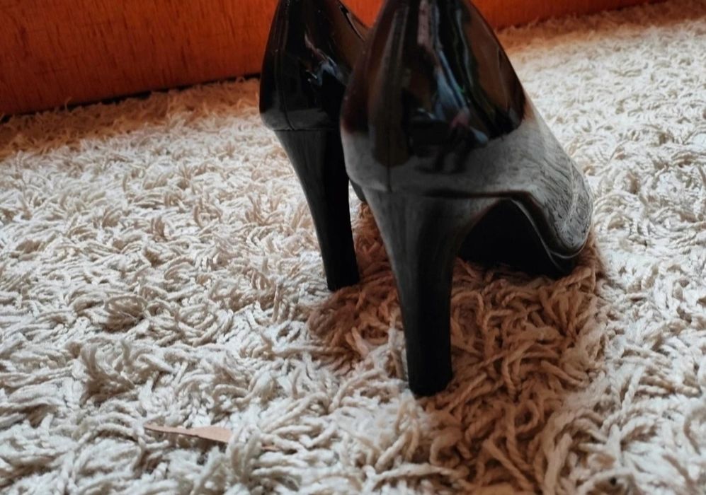 Szpilki. Buty na obcasie.