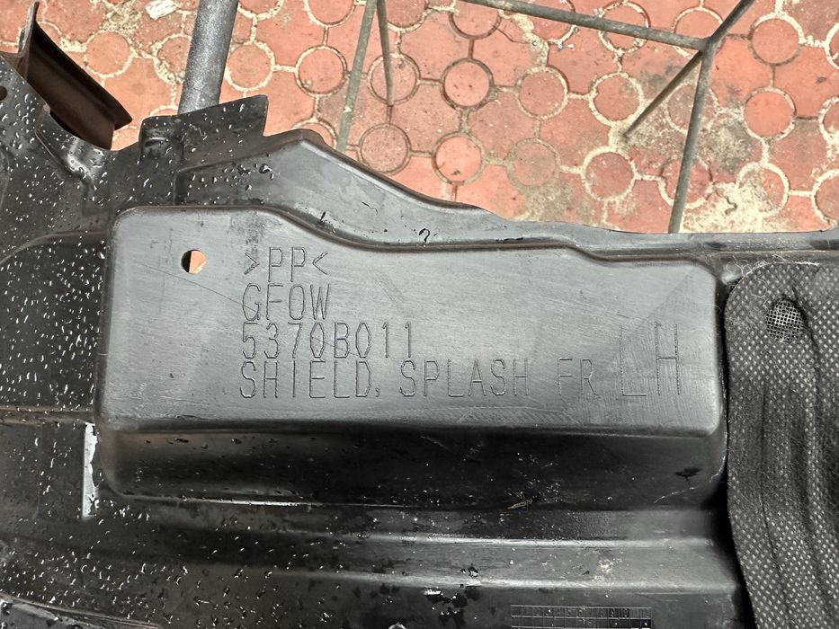 Подкрылок передний левый Mitsubishi Outlander 5370B011