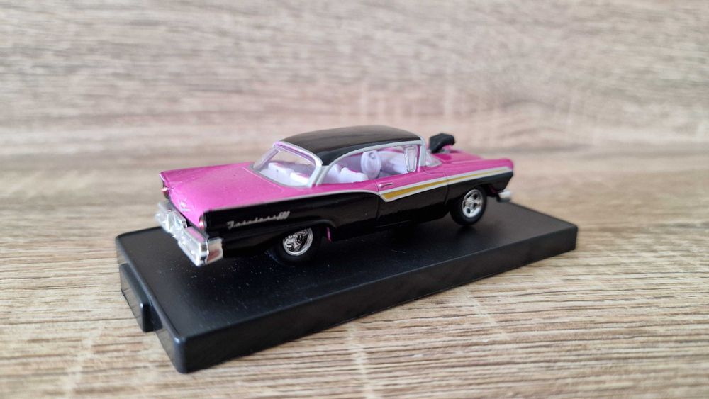 Ford Fairlane 500 «1957« 1:64
