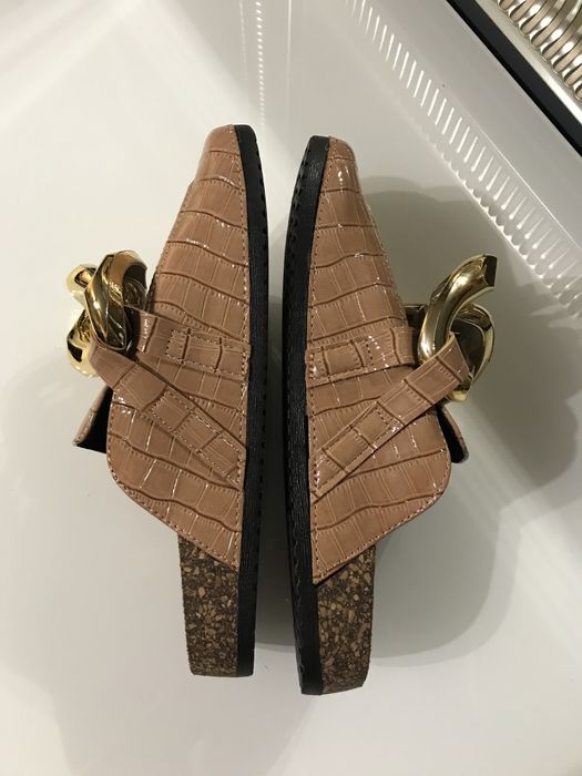 Lakierowane klapki z ozdobnym łańcuchem imitacja skóry krokodyla 37