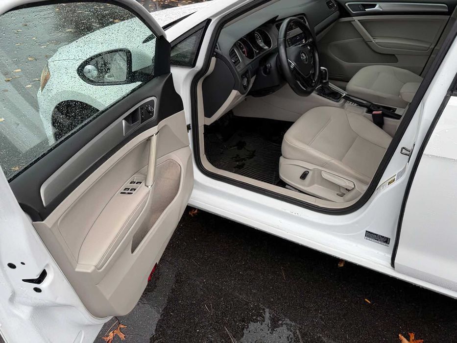 Volkswagen Golf      2015