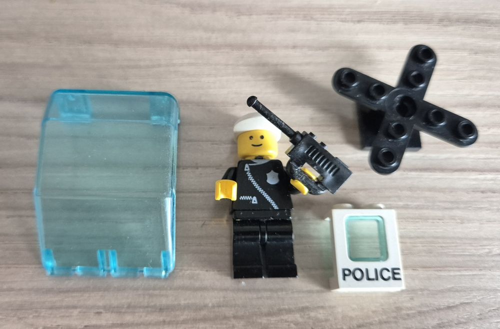 LEGO elem Śmigłowca 6642 Police Classic Town Figurka Policjant 1990r.