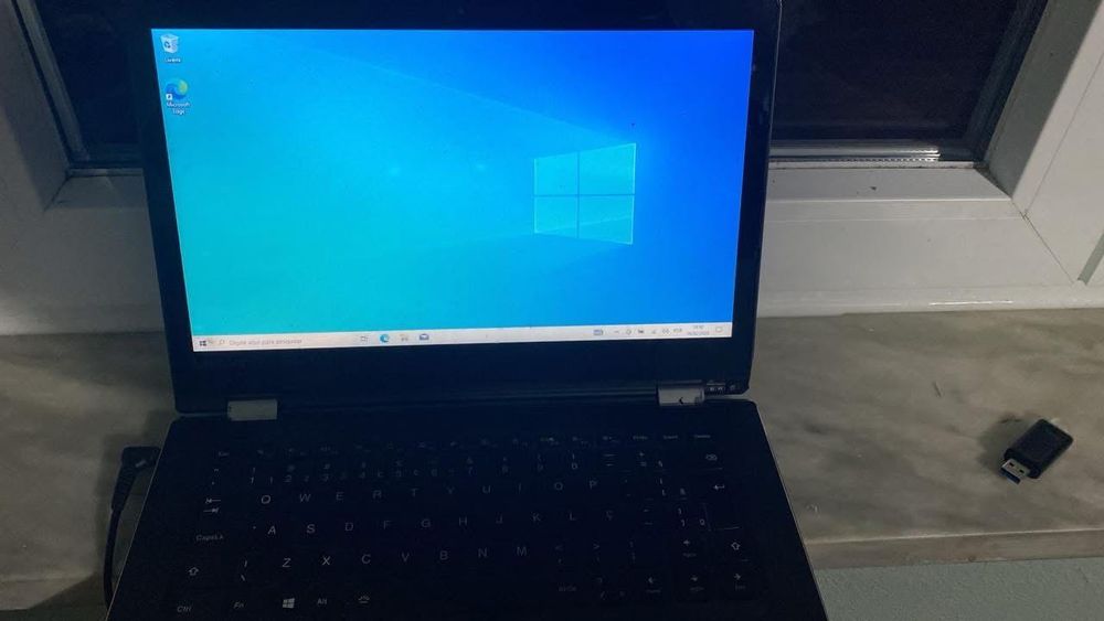 Lenovo Yoga 2-em-1 i5 8GB SSD Touchscreen — Rápido e Pronto a Usar