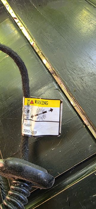 Електроамортизатор задней крышки багажника Ford Kuga 2013-2019г.