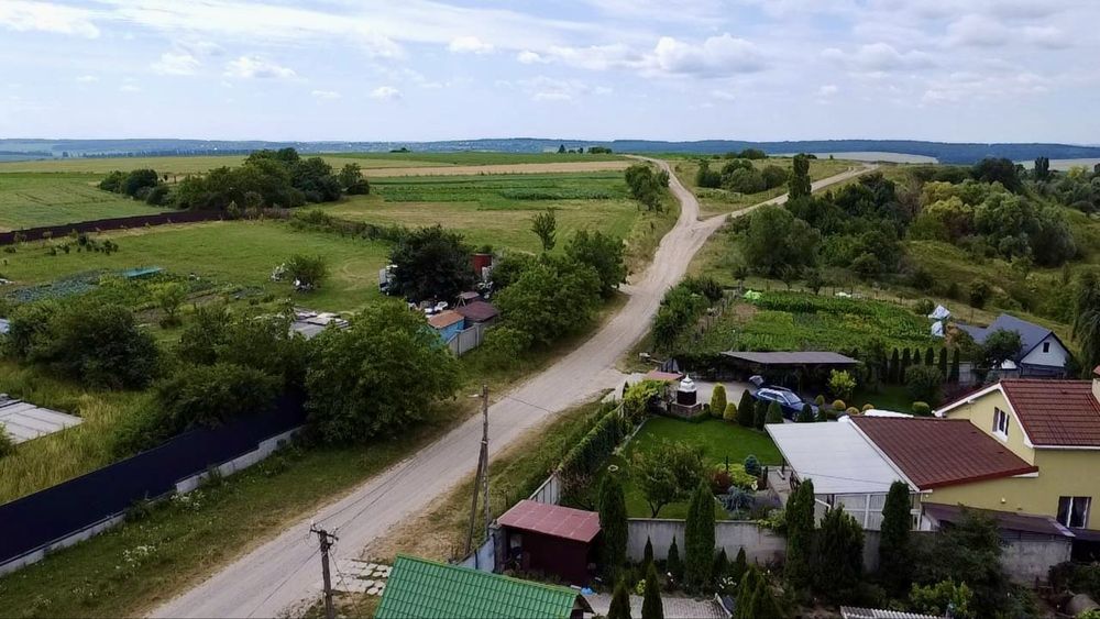 Продаж земельноі  ділянки115 сот з « коробкою»100кв м Стуфчинці