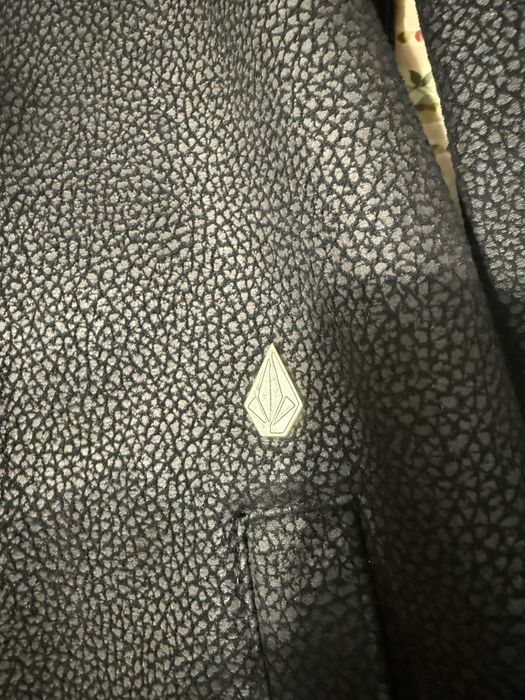 Casaco volcom preto tipo pele