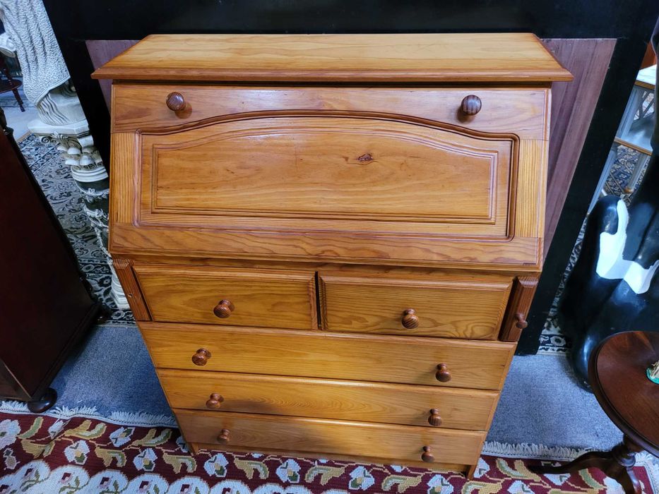 Pine Honey Desk – Good Overall Condition64584266928130121