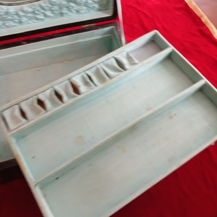 Продам антикварные шкатулки под украшения