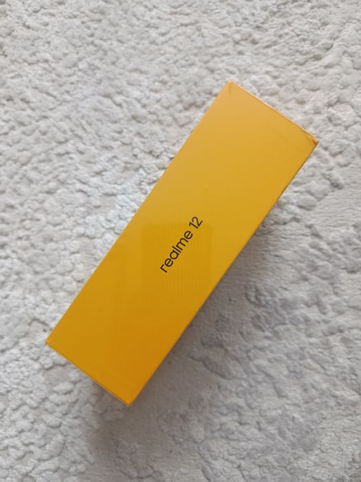 Realme 12 8/256 з NFC та зарядним пристроєм 80Вт в комплекті.