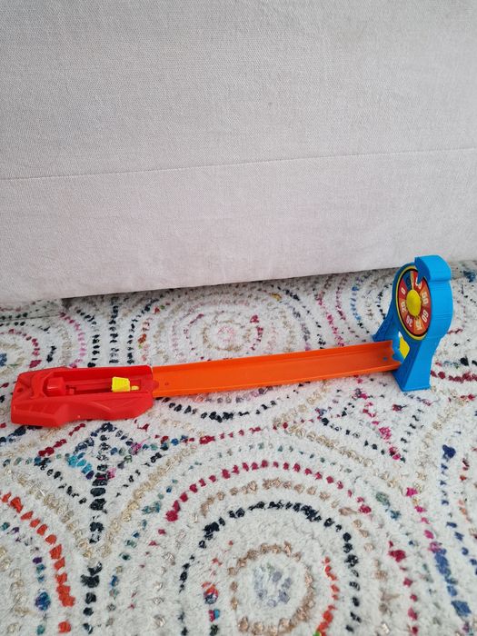 Hot Wheels , tor samochodowy zakręć i wygraj
