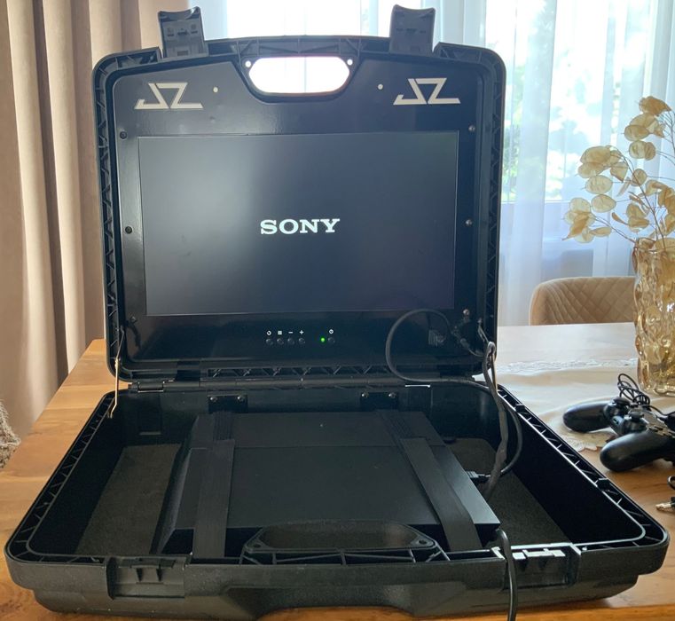 Przenośny monitor Jz Design Game Case + PS4+2 Pady z ładowarką