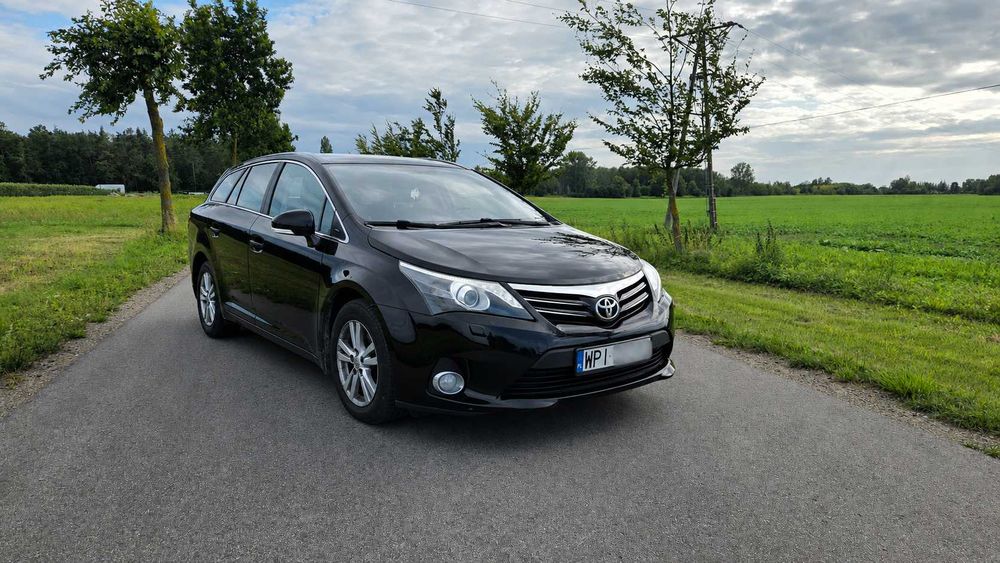 Toyota Avensis 2013 r. kombi 2.0 D-4D
