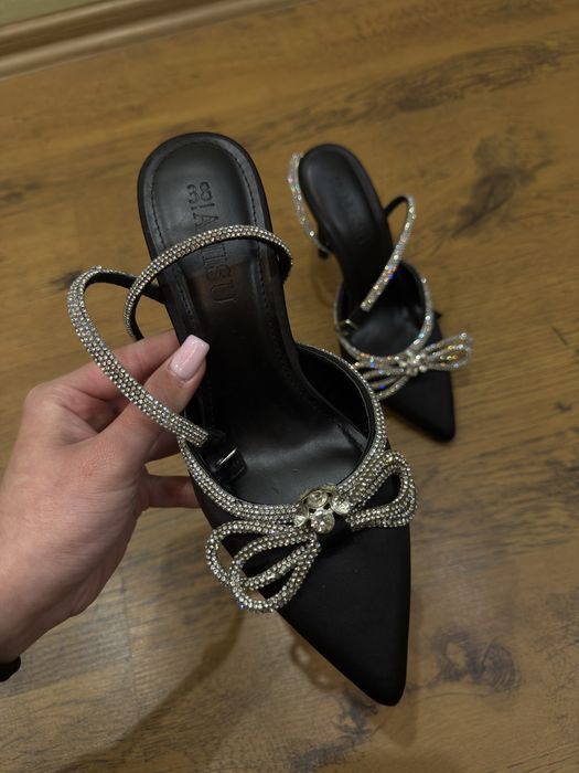 Туфли со стразами