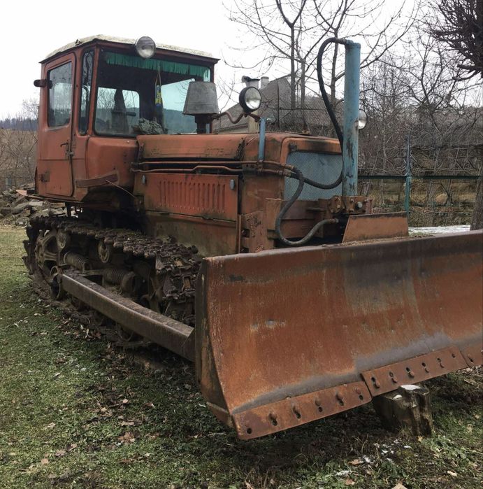 Бульдозер ДТ 75 в хорошому стані