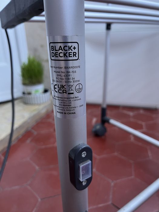 Estendal da roupa eléctrico desdobrável da Black+Decker
