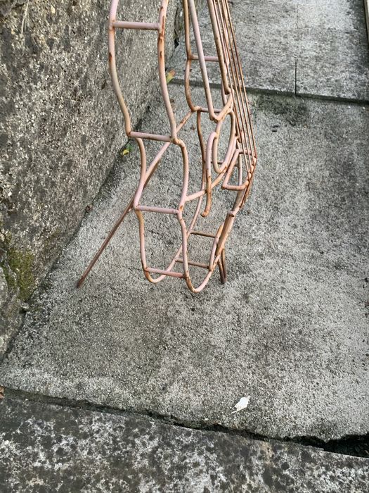 Violoncelo de ferro para decoraçao