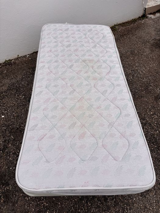 2 camas 200x90 e 2 colchoes