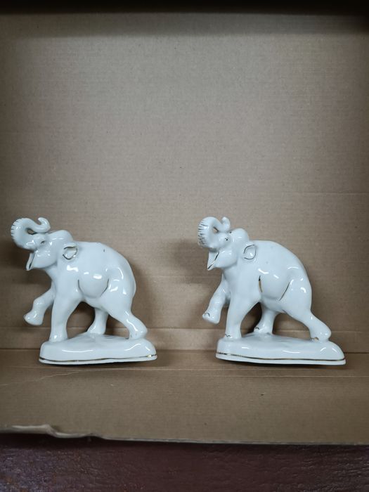 Фарфор статуетка,Слони.Старая Городница 1950-ые  СССР,за пару.