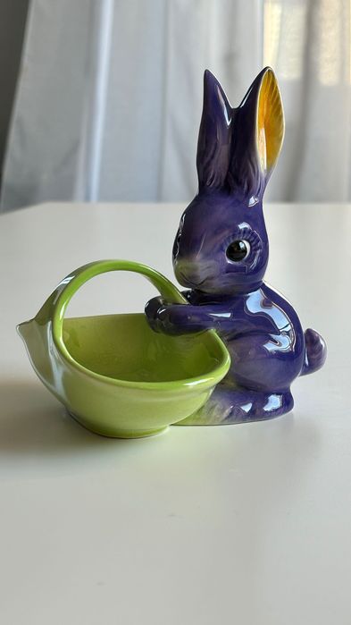 Figurka Goebel zając królik z koszykiem bunny