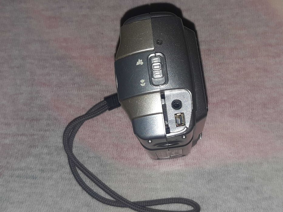 Mini aparat cyfrowy z początku lat 2000 MT411