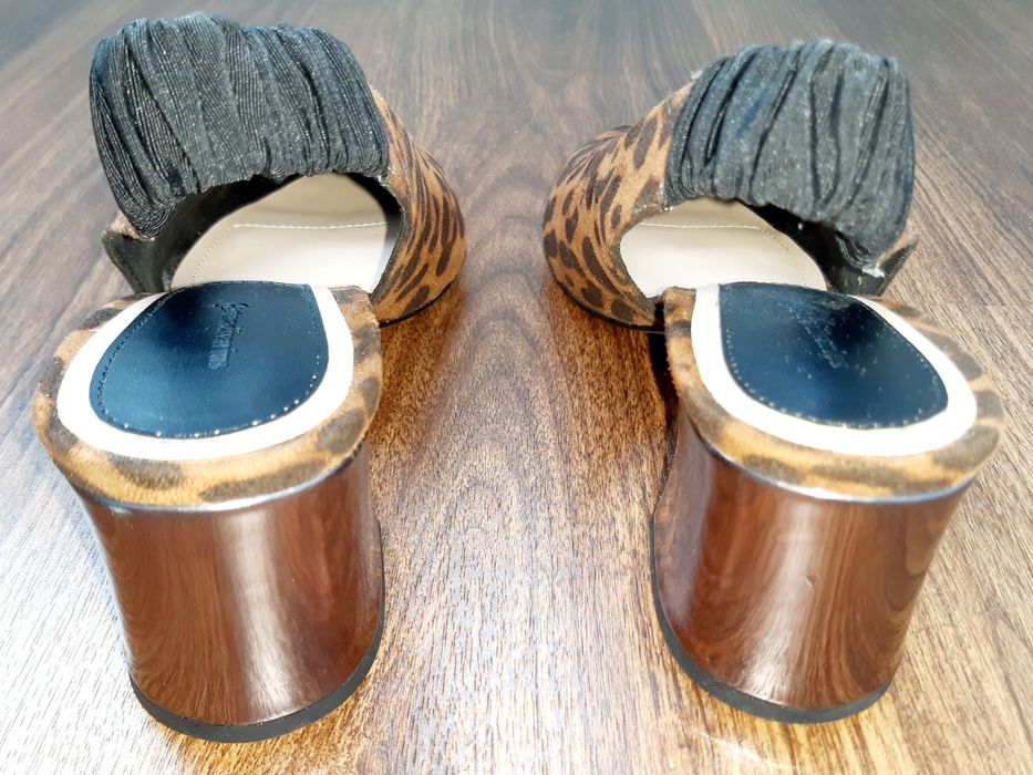Sapatos senhora, tam. 40 marca Stradivarius - Novos
