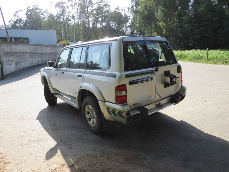 Nissan Patrol 3.0dCi de 2000 - Peças Usadas